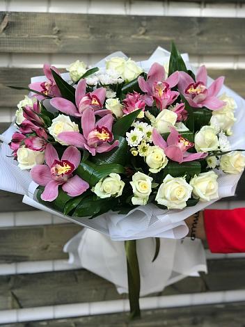 Букет цветов из: Розы и Хризантемы в Колычево
