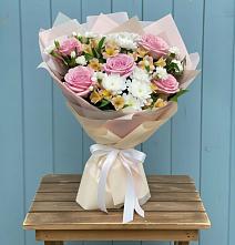 Букет цветов из:  Гвоздики, Орхидеи и Розы #REPLACE_PRED# Колычево