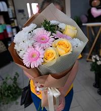 Букет цветов из:  Герберы, Розы и Хризантемы в Колычево