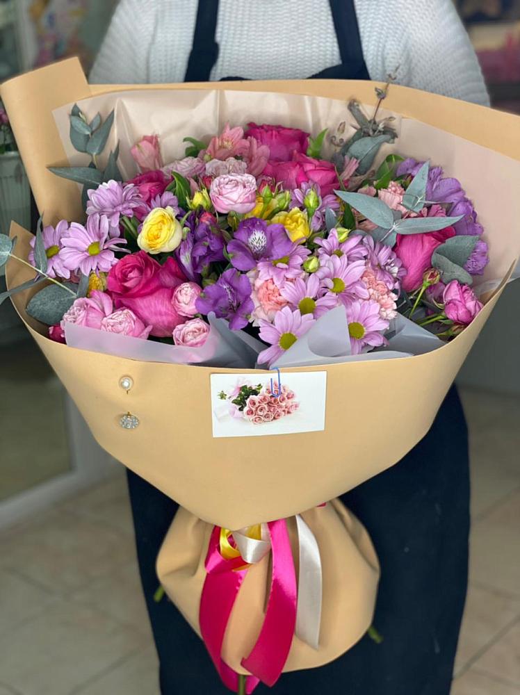 Букет цветов из: Хризантемы, Гвоздики и Альстромерии в Колычево