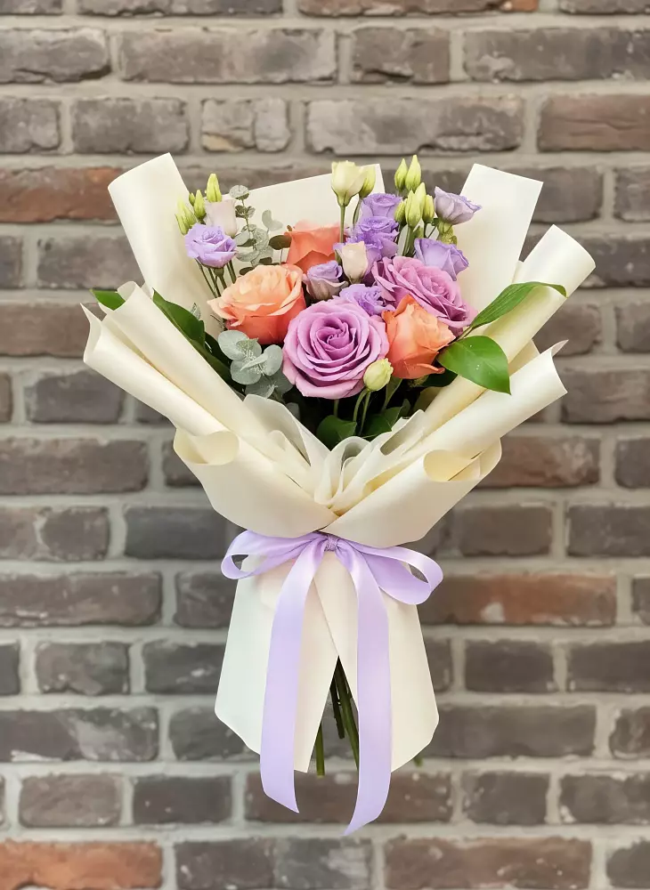 Букет цветов из: Лизиантусы и Розы в Колычево