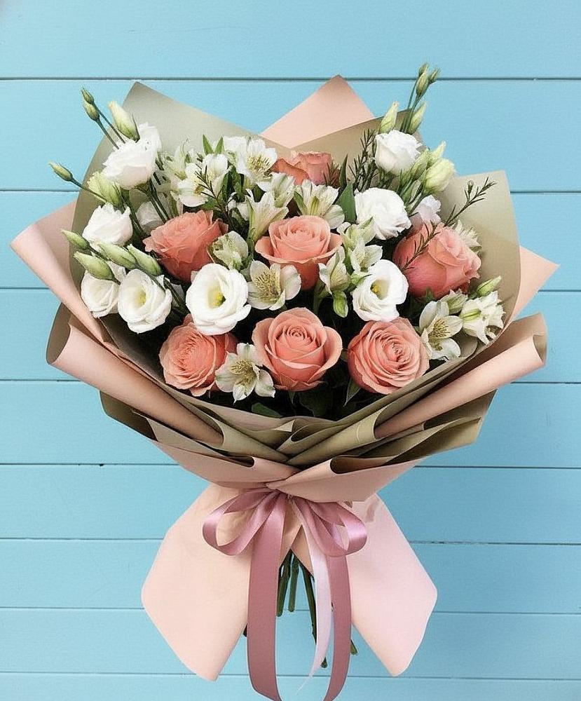 Букет цветов из: Розы, Альстромерии и Лизиантусы в Колычево