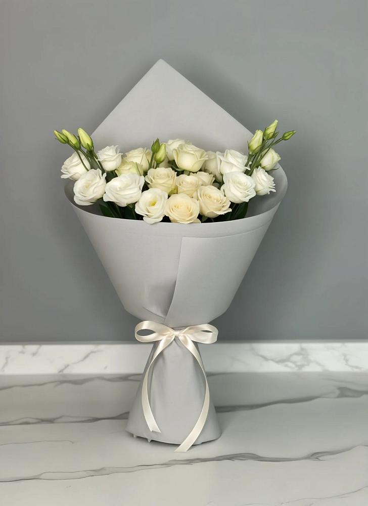 Букет цветов из: Розы и Лизиантусы в Колычево