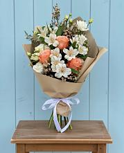 Букет цветов из:  Альстромерии, Лизиантусы, Розы и Хризантемы в Колычево