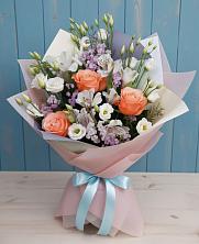 Букет цветов из:  Лизиантусы, Розы, Альстромерии и Гипсофила в Колычево