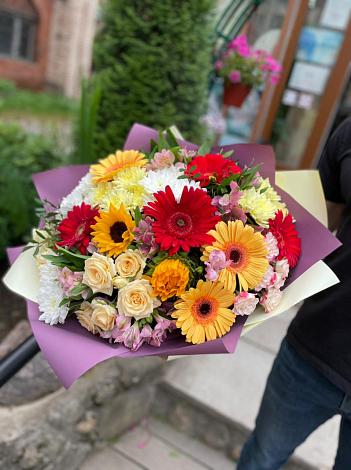 Букет цветов из: Герберы, Ромашки, Хризантемы, Розы и Подсолнухи в Колычево