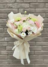 Букет цветов из:  Гвоздики, Розы, Лизиантусы и Хризантемы в Колычево