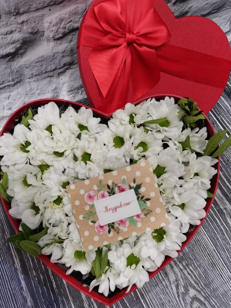 Цветочная композиция из Хризантемы в виде сердца в Колычево