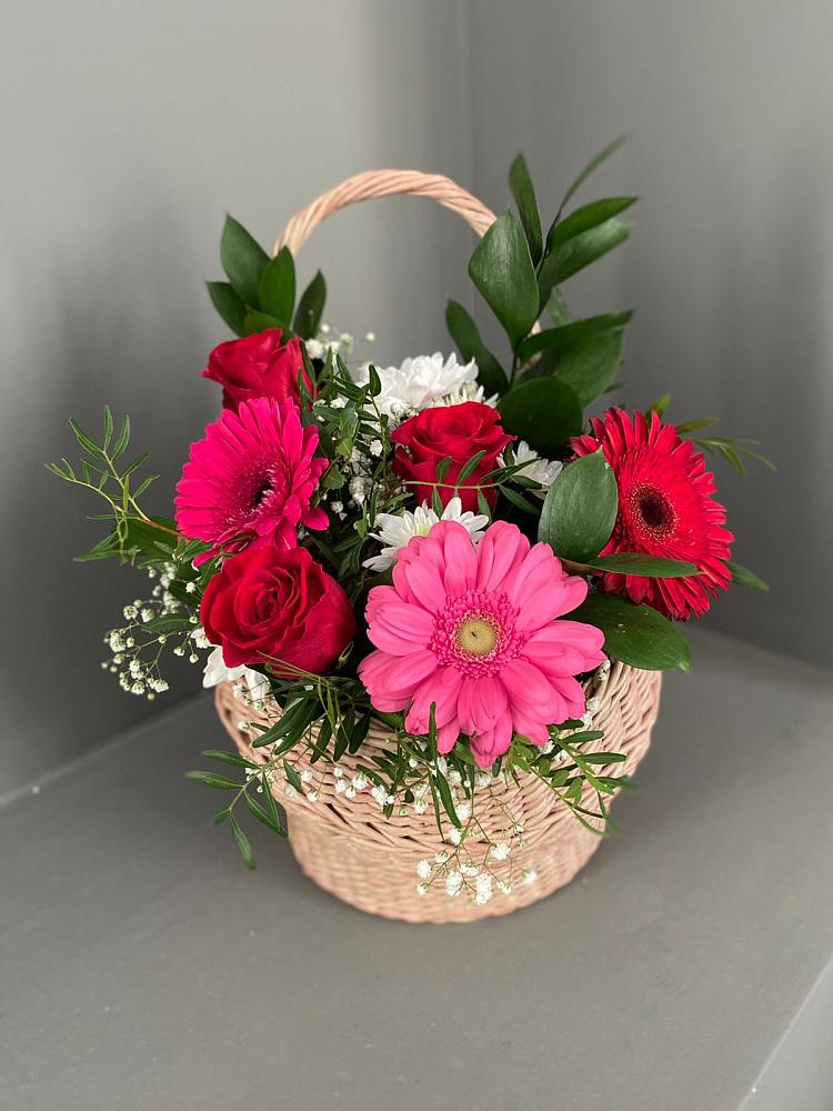 Цветочная композиция из Розы, Хризантемы и Герберы в корзине в Колычево