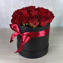 Цветочная композиция из Розы в шляпной коробке в Колычево