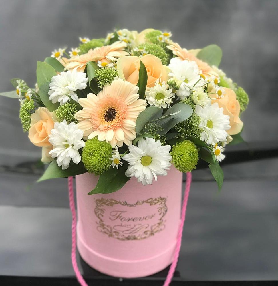 Цветочная композиция из Розы, Герберы и Хризантемы в шляпной коробке в Колычево