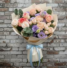 Букет цветов из:  Розы, Лизиантусы и Гвоздики в Колычево